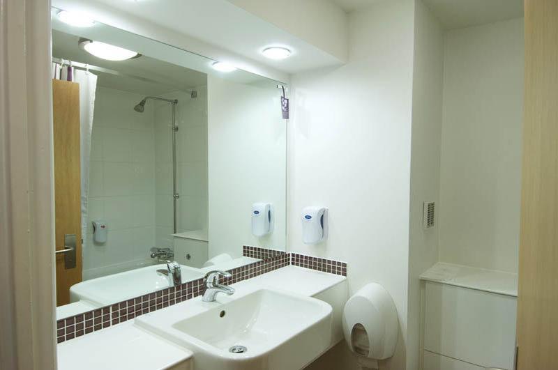 Premier Inn Premier Inn Silverstone 시어레샴 외부 사진